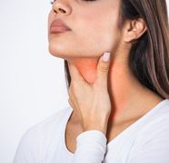 Ce pot face dacă am „roșu în gât”? Cum ameliorăm simptomele